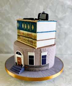 accoutants-birthday-cake-witth-office-and-books-