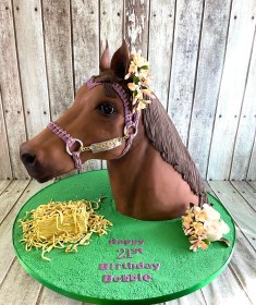 horses-head-birthday-cake