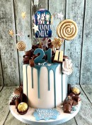 Ma-Ma-Mia-drip-birthday-cake-