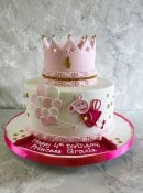 Peppa-pig-birthday-cake-with-crown-sand-balloon-