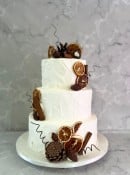 winter-buttercream-wedding-cake-with-oranges-and-cinnomon-sticks-