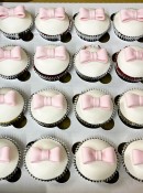 matching-cup-cakes-with-christening-cake-