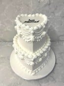 Lambeth  Heart wedding cake 