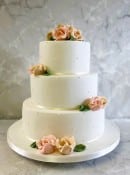Delicate-hand-piped-pearls-with-2-tones-of-sugar-roses-wedding-cake-