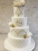Golden-Vintage-pearlss-and-hand-piping-with-sugar-roses-