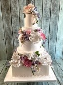 large-mixed-shapes-with-over-sized-sugar-flowers-
