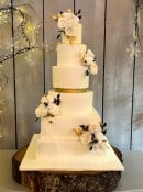 large-round-and-square-wedding-cake-with-sugar-roses