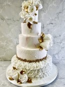 marble-wedding-cake-with-ruffles-and-sugar-flowers-