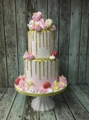 merangue drip wedding cake