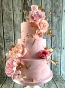 pink-marbel-wedding-cake-with-handade-sugar-flowers