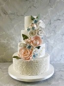 rosettes-and-hand-made-sugar-flowers-and-gold-leaf