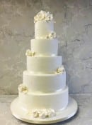 single-pearls-and-roses-wedding-cake-
