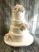 vintage roses and lace wedding cake