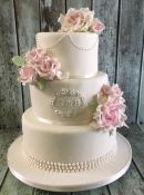 vintage roses with pear wedding cake 2