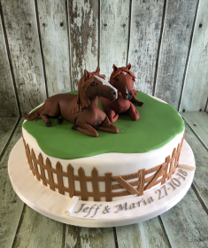 brthday cake with 2 sugar horses