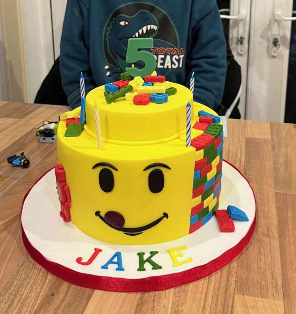Lego-birthday-cake-