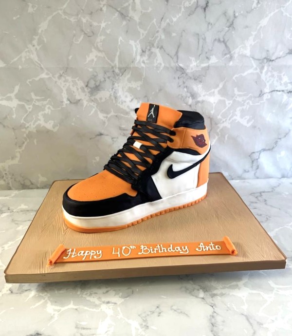 Nike-runner-birthday-cake-
