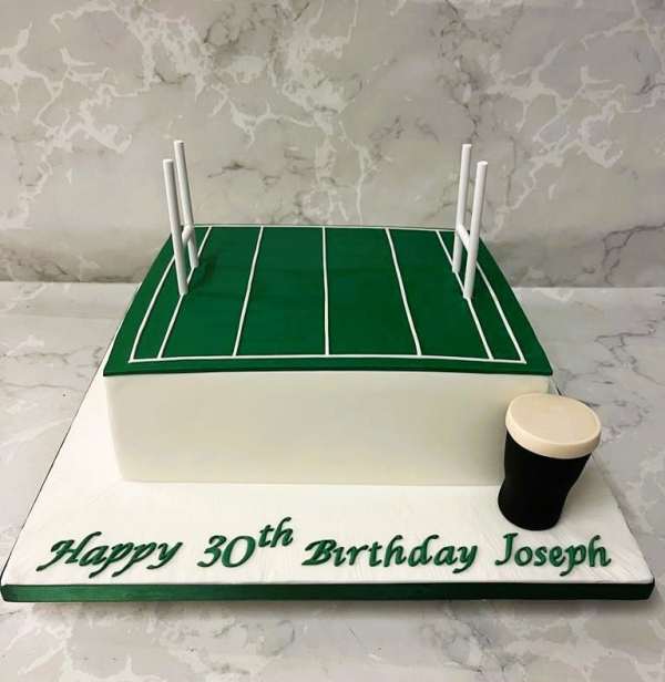 Rugby-Pitch-and-Pint-of-Guinness-birthday-cake-