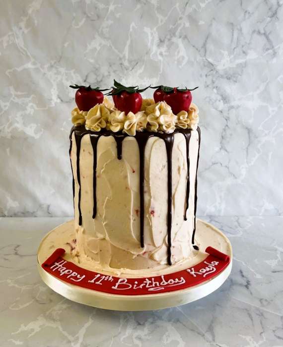 buttercream-drip-cake-with-truffle-strawberries