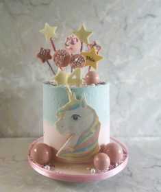 tall-unicorn-buttercream-birthday-cake