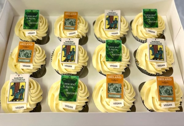 vegan-book-cup-cakes-