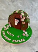 horse-in-a-stable-birthday-cake