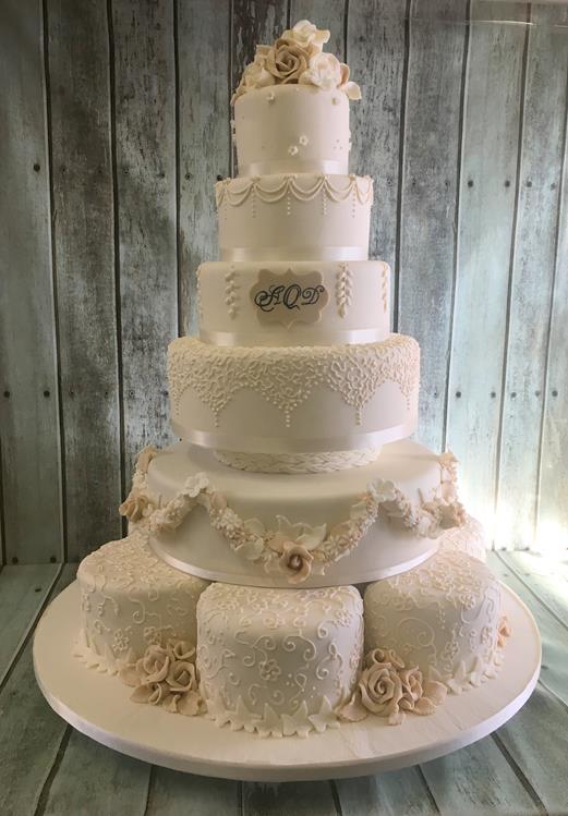 Extra Large Wedding Cakes Amazing Cakes Irish Wedding Cakes Based In