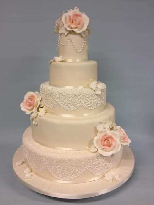 extra large  wedding cake 