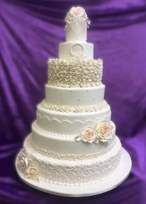 extra-large-wedding-cake-with-lace-and-roses