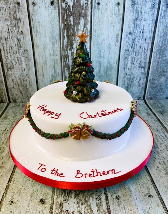1_Christmmas-Cake-with-3D-chocolate-tree-and-swags