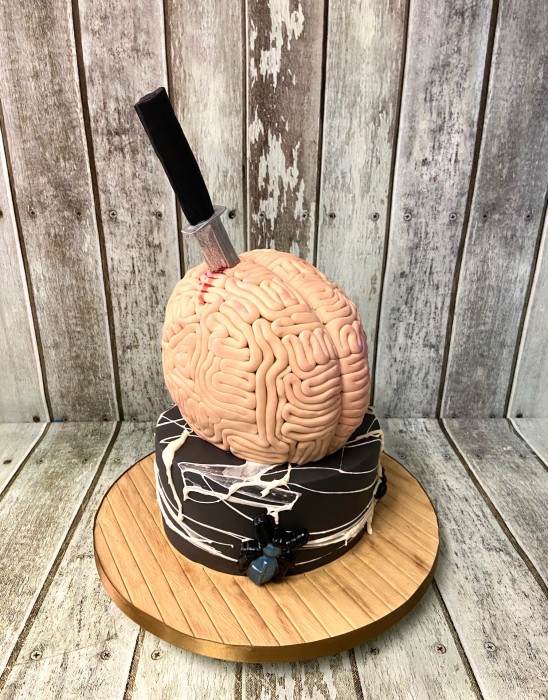 Brain-and-spider-web-halloween-cake-
