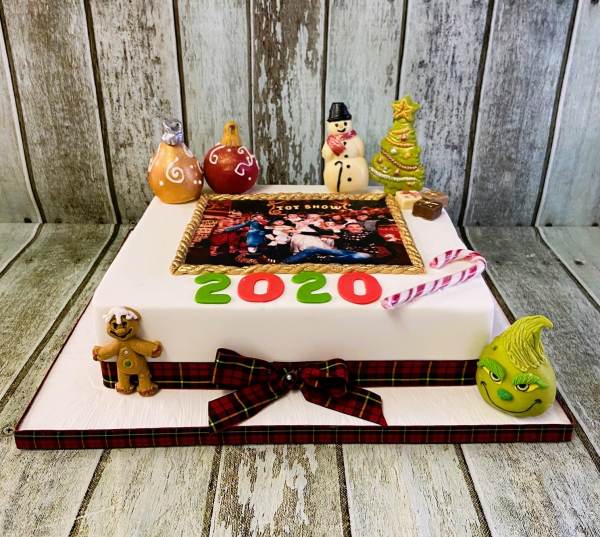 Toy-show-christmas-cake-