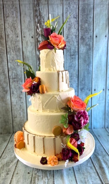 5-tier-buttercrem-with-silk-flowers-wedding-cake-and-gold-drip-