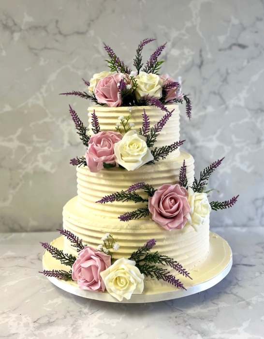 Combed-buttercream-wedding-cake-with-silk-and-lavernder-flowers-