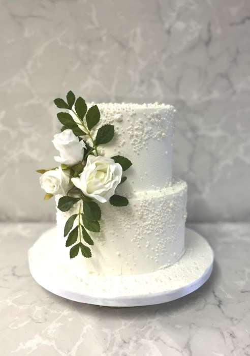 Buttercream wedding cake with pearls