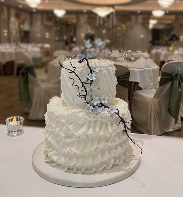 White-Frosting-wedding-cake-with-Blue-flowers-