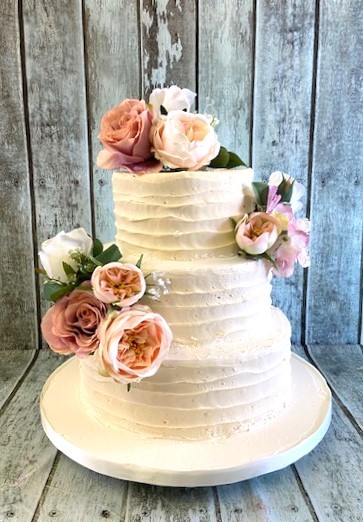 buttercream-design-wedding-cake-with-old-country-silk-roses-