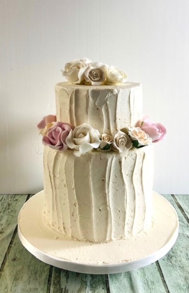 buttercream-wedding-cake-with-tall-bottom-sand-sugar-flowers-