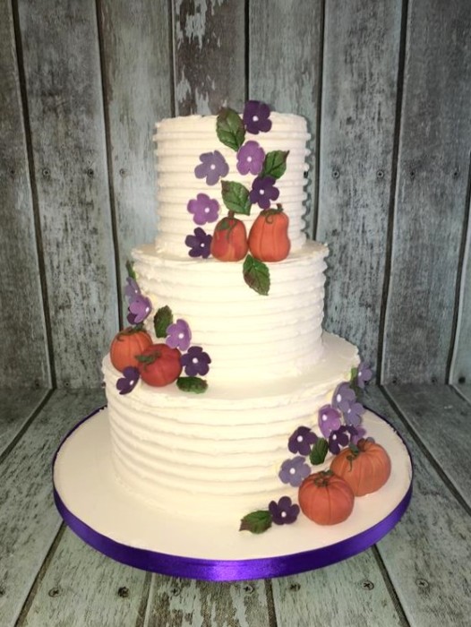 halloween-insiired-buttercream-wedding-cake-with-sugar-pumpkins