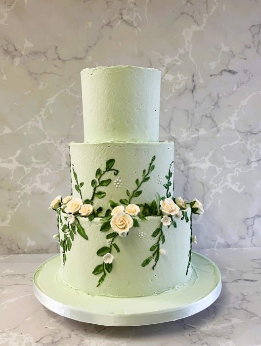 pale-green-buttercream-wedding-cake-
