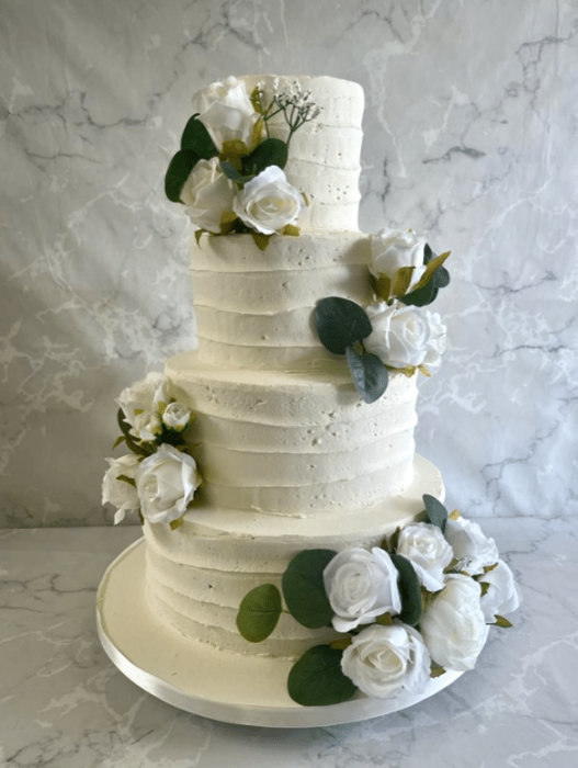 pallet-knife-buttercream-finish-with-silk-flowers-