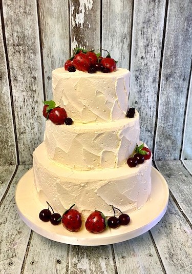 rustic-buttercrean-wedding-cake-with-hand-made-truffle-fruits-