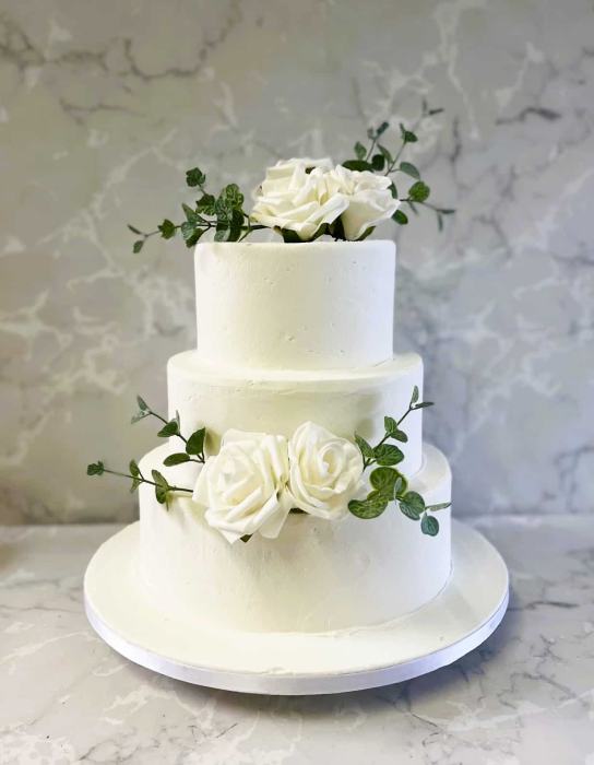 white-buttercream-wedding-cake-with-silk-roses-