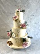 rough-edge-buttercream-wedding-cake-with-dog-sand-gold-leaf