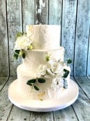 rustic-buttercream-with-silk-flowers-and-gold-leaf-