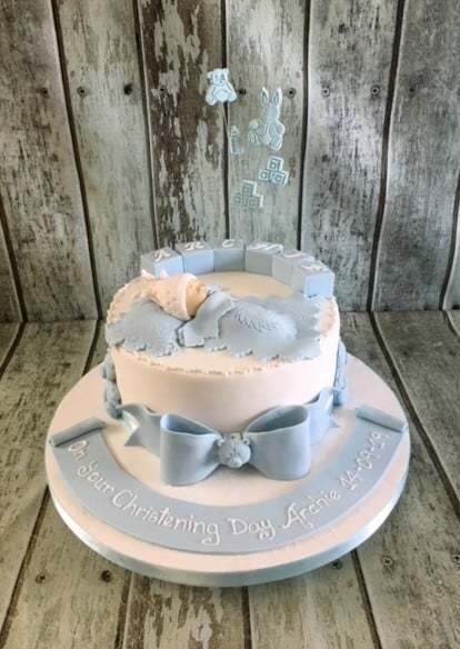 baby-and-bow-christening-cake-