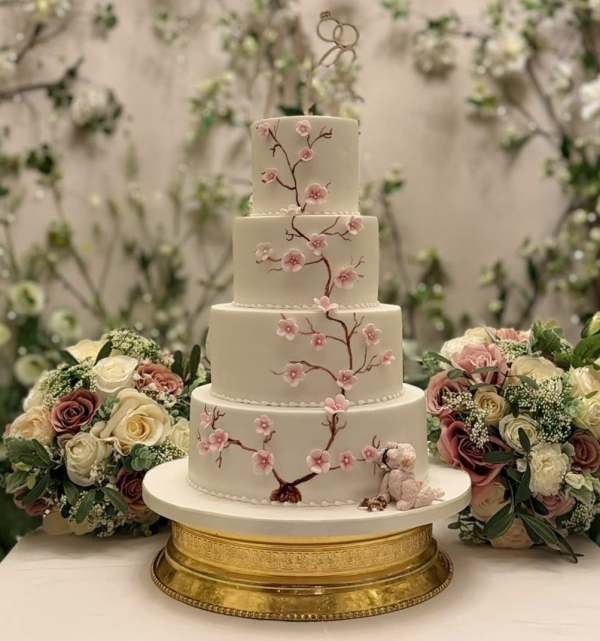 Cherry-blossom-wedding-cake-4-tiers-with-sugar-Dog