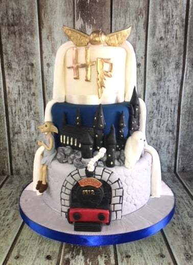 Harry-Potter-with-train-3-tier-wedding-cake-