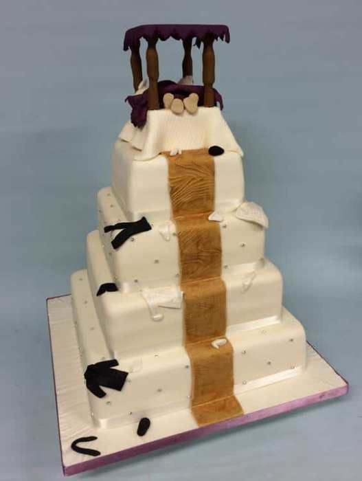 Wedding bed wedding cake