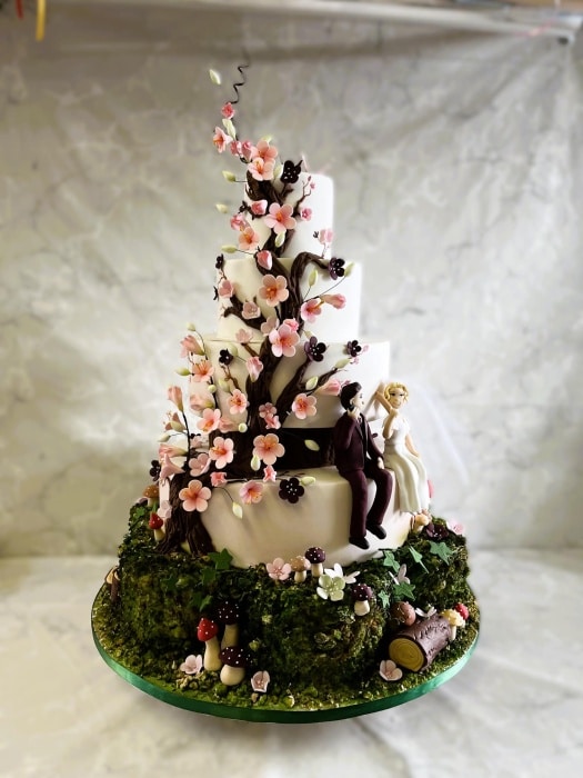 Wedding-cake-Cherry-Blossom-and-Moss-